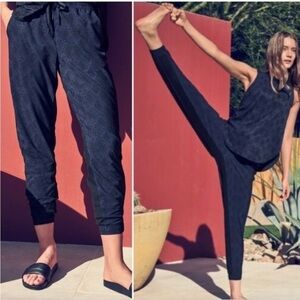 Athleta Brooklyn Legacy Jogger Pants Blue Snake Python Print Track Athletic 14